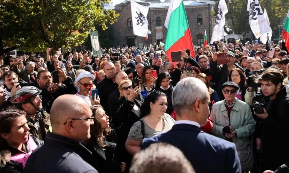 Βουλγαρία: Διαδηλώσεις αντιεμβολιαστών για το «πράσινο πιστοποιητικό»(βίντεο)